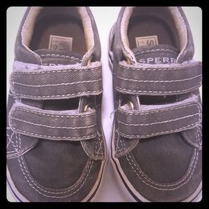Boys Sperrys size 5